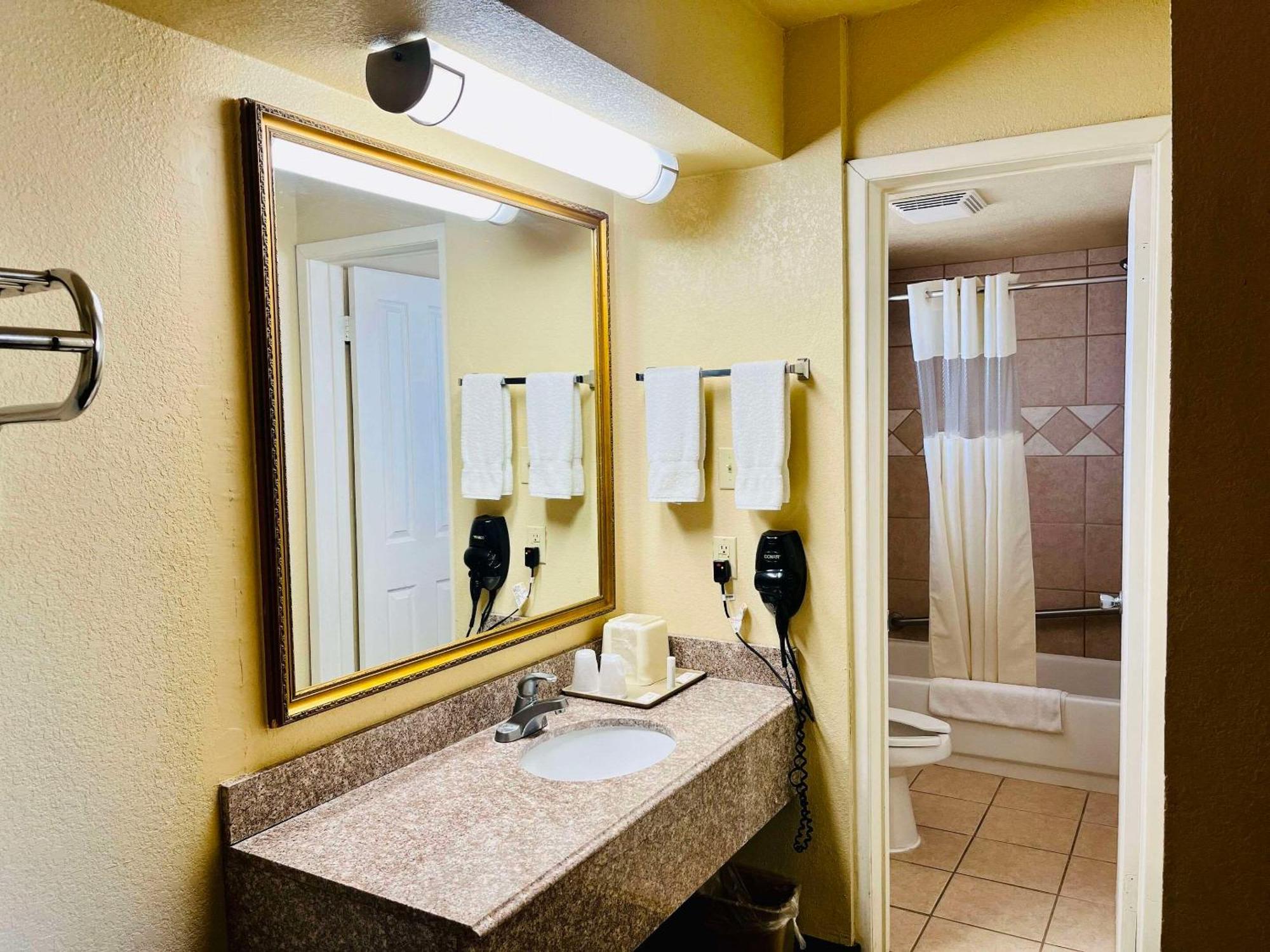 Econo Lodge Дель-Рио Экстерьер фото